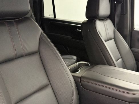 Used 2025 Chevrolet Suburban RST w/ Comfort Package AWD/4WD image 12