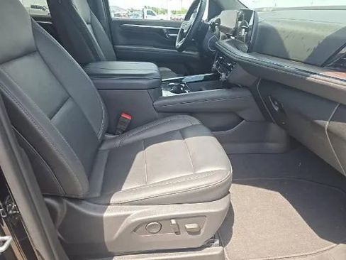 Used 2025 Chevrolet Suburban Z71 AWD/4WD image 11