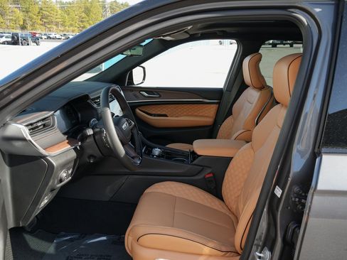 New 2025 Jeep Grand Cherokee L Summit w/ Advanced Protech Group IV AWD/4WD image 23