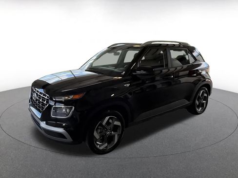 Used 2026 Hyundai Venue SEL FWD image 7