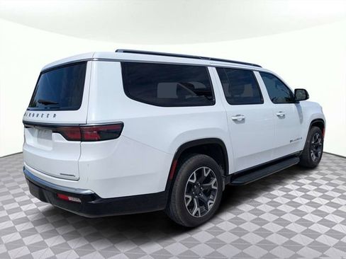 Used 2023 Jeep Wagoneer L Series III RWD image 4