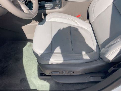 Used 2019 Chevrolet Traverse LT image 12