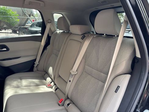 Used 2025 Nissan Rogue SV FWD image 39