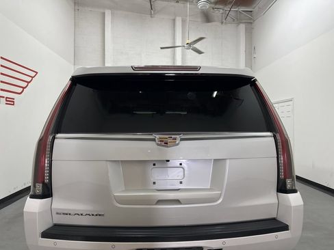 Used 2016 Cadillac Escalade Premium RWD image 9