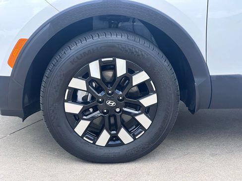 Used 2025 Hyundai Santa Cruz SEL FWD image 9