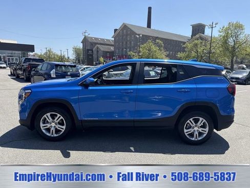 Used 2024 GMC Terrain SLE AWD/4WD image 10