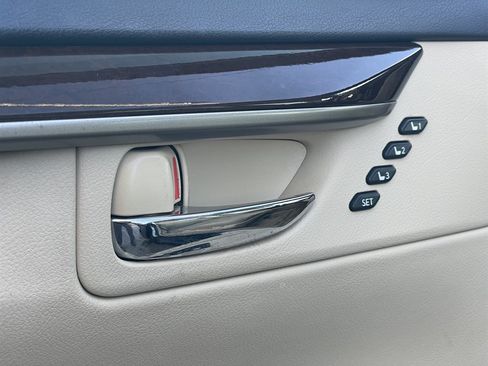 Used 2013 Lexus ES 350 w/ Luxury Pkg FWD image 32