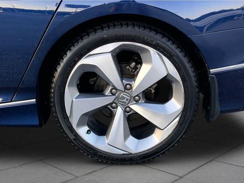 Used 2018 Honda Accord Touring image 11