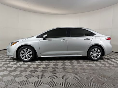 Used 2025 Toyota Corolla LE FWD image 2