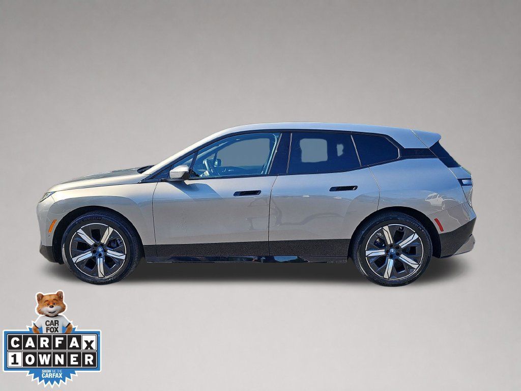 Used 2024 BMW iX xDrive50 w/ Premium Package AWD/4WD image 7