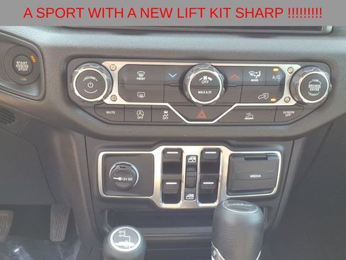 Used 2025 Jeep Gladiator Sport AWD/4WD image 18
