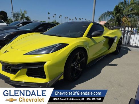 Used 2023 Chevrolet Corvette Z06 w/ Z07 Performance Package RWD image 2