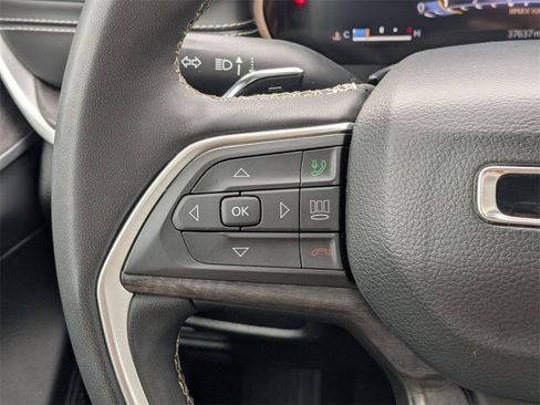 Used 2024 Jeep Grand Cherokee L Limited w/ Luxury Tech Group II image 16