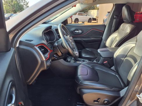 Used 2019 Jeep Cherokee Latitude Plus AWD/4WD image 10