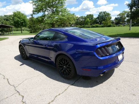 Used 2015 Ford Mustang Coupe RWD image 7