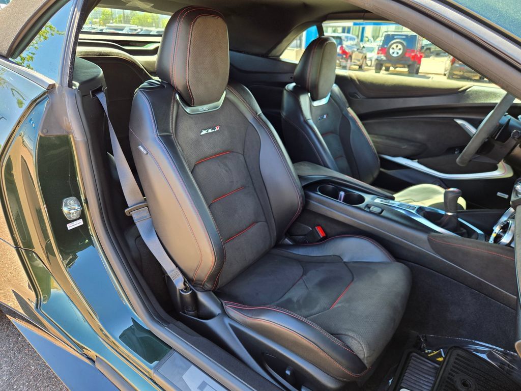 Used 2020 Chevrolet Camaro ZL1 RWD image 15