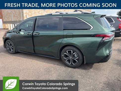 Used 2025 Toyota Sienna Platinum AWD/4WD image 5