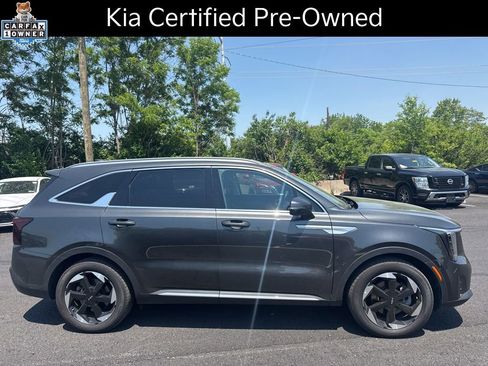 Certified 2025 Kia Sorento EX AWD/4WD image 1