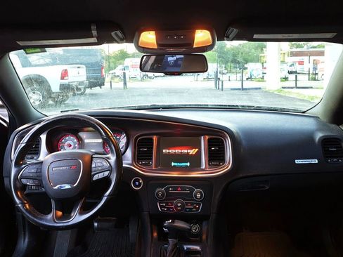 Used 2016 Dodge Charger SXT RWD image 18
