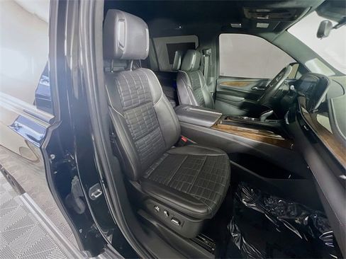 Used 2023 Cadillac Escalade ESV Sport Platinum image 29