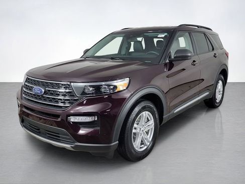 Certified 2023 Ford Explorer XLT w/ Equipment Group 202A AWD/4WD image 7