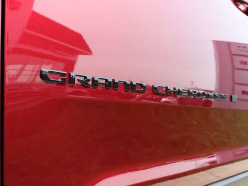 New 2026 Jeep Grand Cherokee Limited AWD/4WD image 7