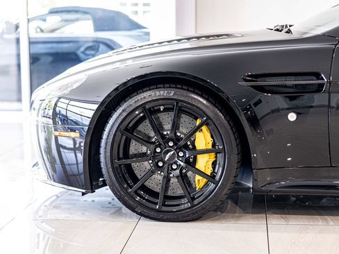 Used 2017 Aston Martin V12 Vantage S RWD image 8