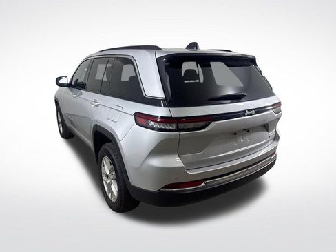 Used 2025 Jeep Grand Cherokee Laredo X w/ Luxury Tech Group I RWD image 13