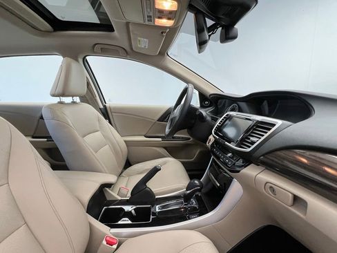 Used 2016 Honda Accord Touring image 6