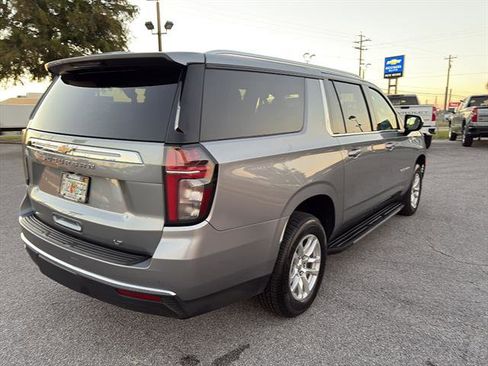 Used 2023 Chevrolet Suburban LT image 7