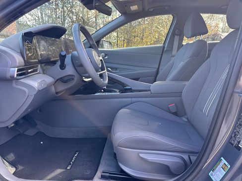 Used 2025 Hyundai Elantra SEL w/ Cargo Package image 9