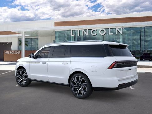 New 2026 Lincoln Navigator L Reserve AWD/4WD image 4
