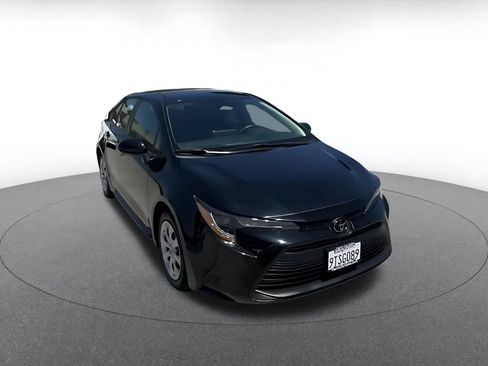 Used 2025 Toyota Corolla LE FWD image 3