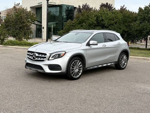 Used 2018 Mercedes-Benz GLA 250 4MATIC image 4