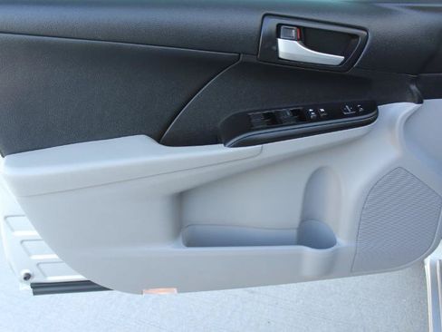 Used 2014 Toyota Camry LE FWD image 10