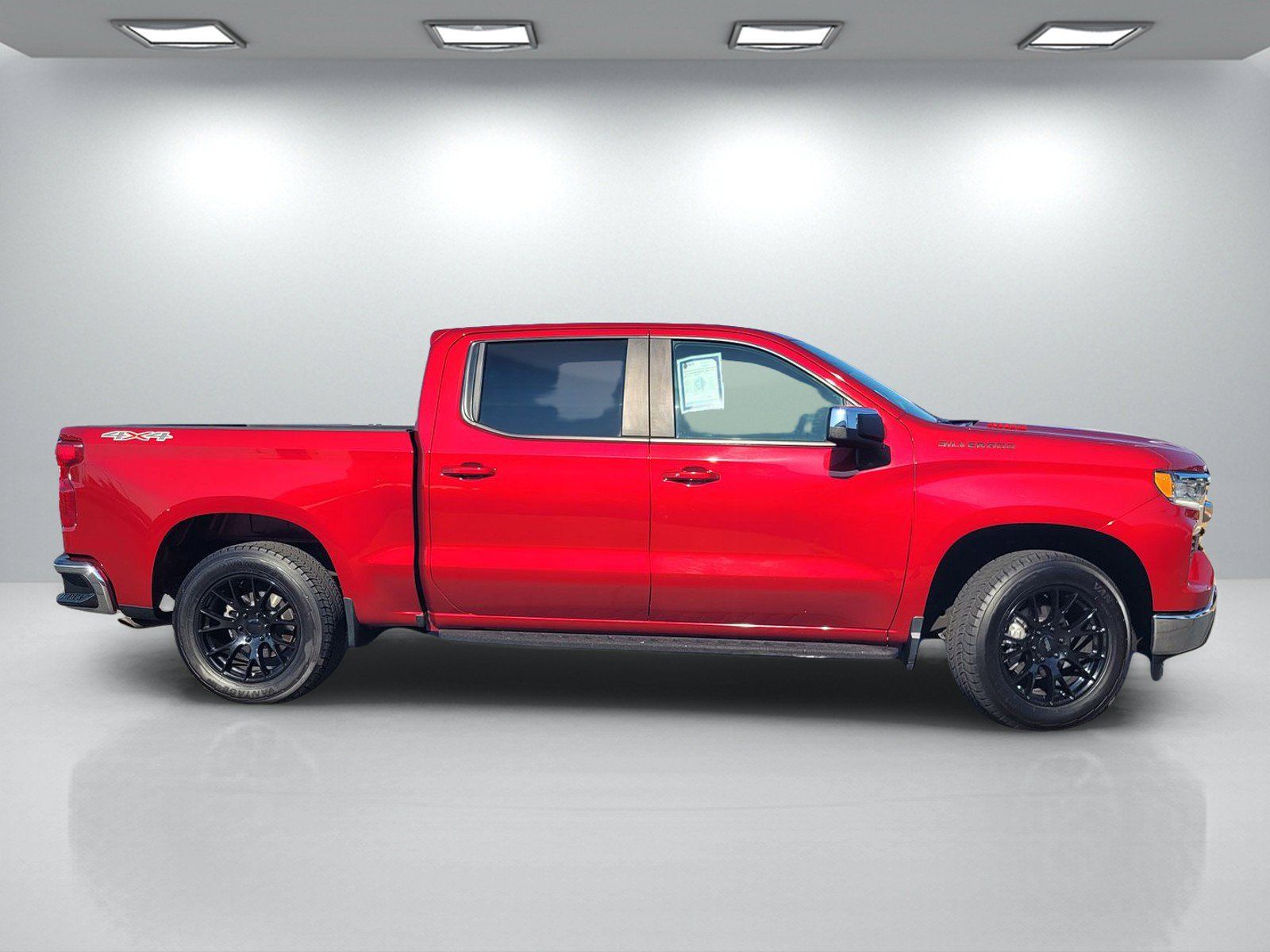 Used 2022 Chevrolet Silverado 1500 LT w/ Leather Package AWD/4WD image 3