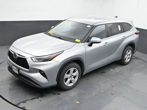 Used 2023 Toyota Highlander LE image 39