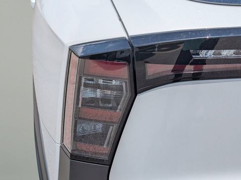 Used 2025 Nissan Kicks SR FWD image 13