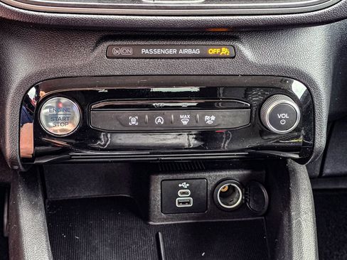 Used 2025 Ford Escape Active w/ Tech Pack #1 AWD/4WD image 19