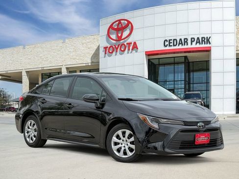 Used 2025 Toyota Corolla LE image 1