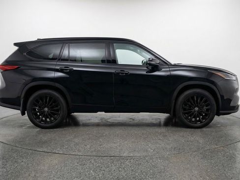 Used 2025 Toyota Highlander XSE AWD/4WD image 11