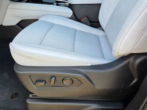 New 2025 Chevrolet Suburban Premier image 13