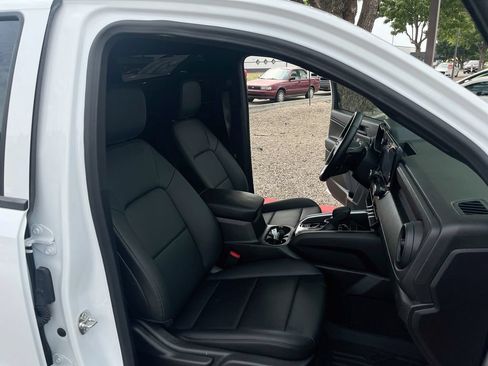 Used 2025 Chevrolet Colorado Trail Boss AWD/4WD image 28