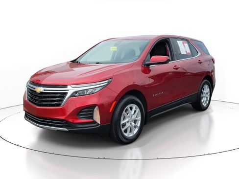 Used 2023 Chevrolet Equinox LT image 2