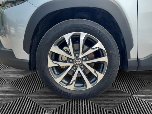 Used 2025 Toyota Corolla Cross XLE FWD image 14