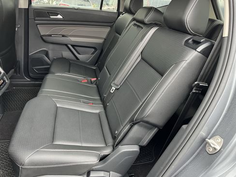 Used 2021 Volkswagen Atlas SE image 16