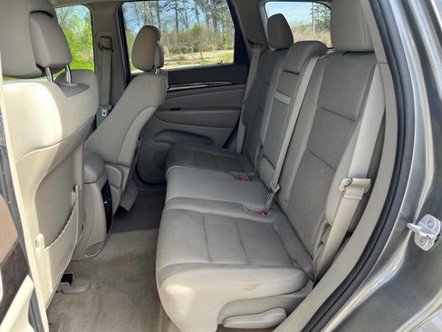 Used 2012 Jeep Grand Cherokee Laredo w/ Laredo E Group image 16