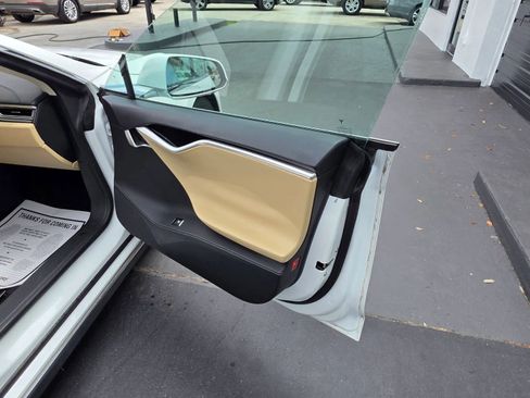 Used 2014 Tesla Model S 85 image 22