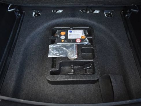 Used 2018 Jeep Compass Latitude w/ Cold Weather Group AWD/4WD image 34