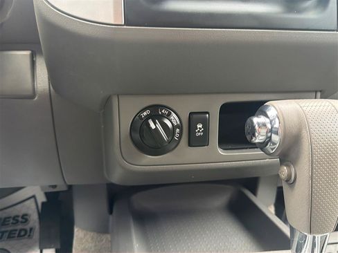 Used 2018 Nissan Frontier SV AWD/4WD image 19